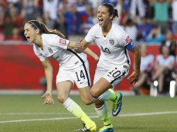 Un solitario gol de Carli Lloyd (d) bastó a Estados Unidos para confirmar su presencia. EFE / C.  Roussakis