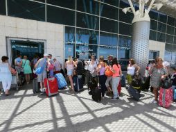 El ministro francés, Laurent Fabius, informa que 'Todos los franceses que deseen ser repatriados serán repatriados' de Túnez. EFE / M. Messara