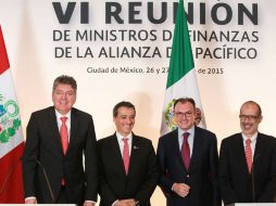 Los ministros de finanzas de Colombia, Perú, México y Chile, al término de la reunión. NTX / J. Pazos