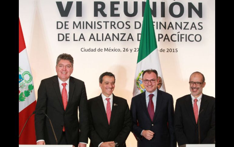 Los ministros de finanzas de Colombia, Perú, México y Chile, al término de la reunión. NTX / J. Pazos