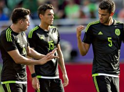 El zaguero sufrió una molestia en el pie y salió en el medio tiempo del partido contra Costa Rica. MEXSPORT / O. Aguilar