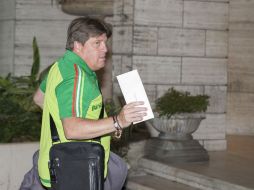 El técnico de la Selección mexicana, Miguel Herrera durante la llegada del Tri a Houston para su partido amistoso contra de Honduras. MEXSPORT / O. Aguilar