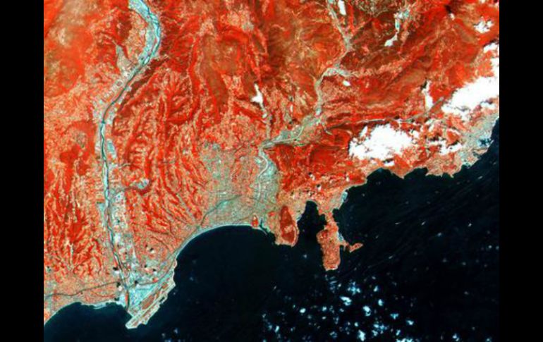 Las primeras fotografías muestran edificios de Milán y terrenos agrícolas a orillas del río Po. TWITTER / @esa