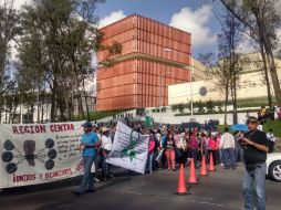 Esta mañana cientos de maestros se manifestaran a las afueras de la Ciudad Judicial y bloquearan el Periférico por más de una hora. EL INFORMADOR / A. Hinojosa