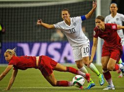 La medio campista y capitana Carli Lloyd anotó un gol en un penal en el minuto 69. EFE / A. Pichette