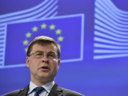 ''Pase lo que pase con Grecia, la unión monetaria y económica será capaz de resistir'', afirma Valdis Dombrovskis. AFP / J. Thys