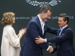 Felipe VI dice que le parece difícil encontrar palabras para describir la emoción que sienten él y la reina al despedirse. AFP / H. Guerrero