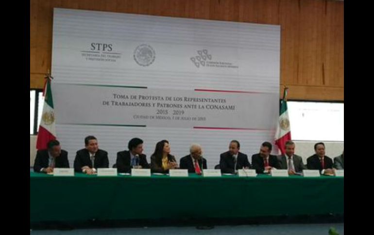 El secretario de Trabajo toma protesta a los nuevos integrantes de  la Comisión Nacional de Salarios Mínimos. TWITTER / @STPS_mx