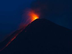 Este miércoles, el Volcán del Fuego presentó su quinta erupción del año. EFE / E. Biba