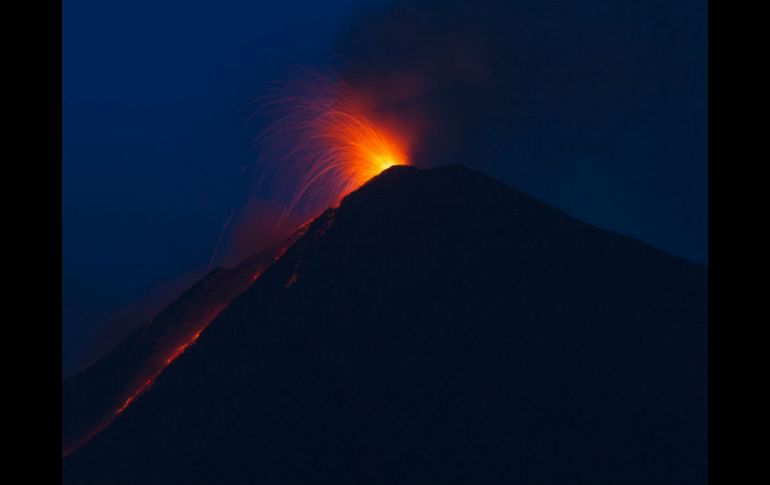 Este miércoles, el Volcán del Fuego presentó su quinta erupción del año. EFE / E. Biba