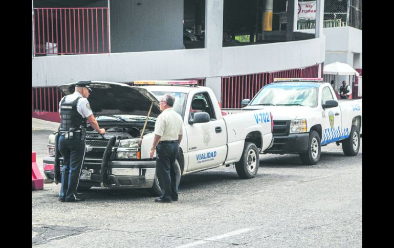 La Semov, encargada de aplicar las multas a los automovilistas que no tengan la verificación vehicular, no cumple con esa misma norma. EL INFORMADOR / R. Tamayo