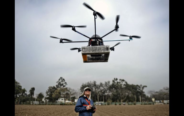 Los desarrolladores están pensando en un vehículo multirrotor y otro de ala fija, para cubrir diversas necesidades. AFP / ARCHIVO