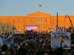 Cerca de 25 mil personas, con pancartas que rezan 'OXI' (NO), asistieron al llamado de Alexis Tsipras para mostrar su rechazo al FMI. NTX / D. Del Río