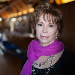 Isabel Allende, a favor de legalizar la mariguana en Chile