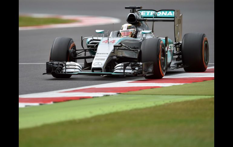 Lewis Hamilton (Mercedes), líder de la temporada, durante la tercera sesión libre del GP de Gran Bretaña. AFP / A. Isakovic