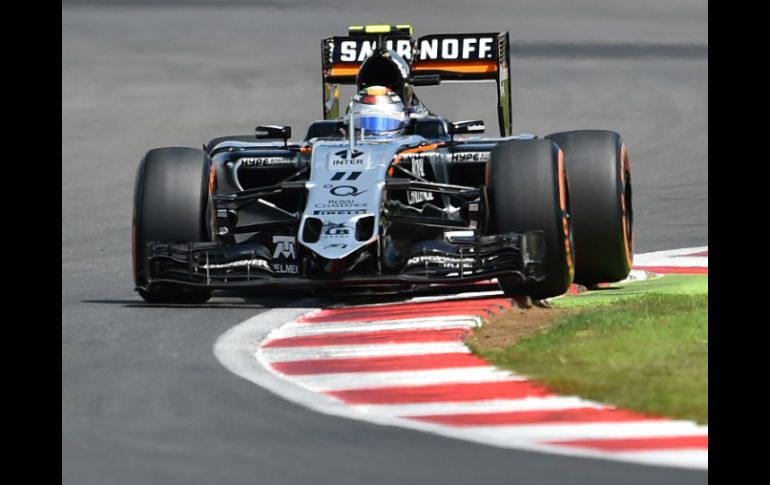 El piloto tapatío ''Checo'' Pérez no alcanzó a colarse a la tercera clasificación en Silverstone. AFP / B. Stansall