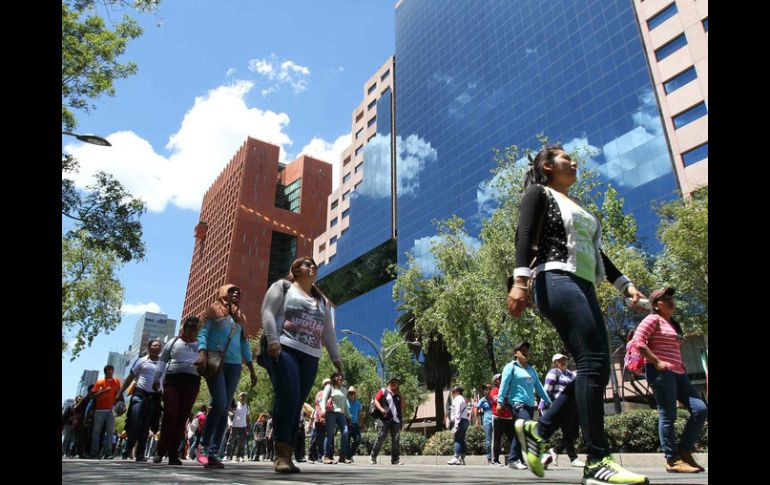 Una vez que se impide la manifestación se normaliza la vialidad sobre Paseo de la Reforma. NTX / ARCHIVO