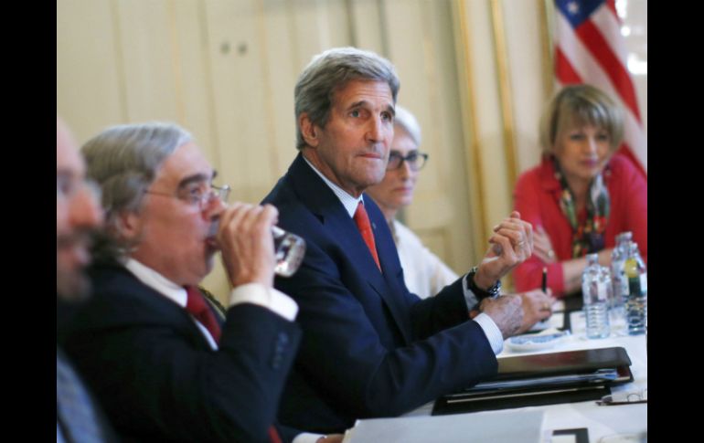 En caso de tener éxito se tendrían noticias ya esta semana, señala John Kerry (c). AFP / C. Barria