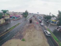 La imagen muestra el avance de la Línea 3 sobre Av. Laureles. Muchos negocios aledaños han cerrado por falta de clientes. ESPECIAL / A. Maciel