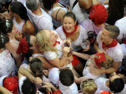 Españoles y turistas ya están listos para la fiesta. AFP / A. Gillenea