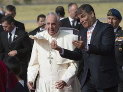 Francisco ya tuvo su primer encuentro con el mandatario, Rafael Correa. AP / L'Osservatore Romano