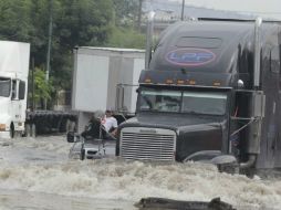 La avenida Lázaro Cárdenas registró inundaciones en algunos puntos. EL INFORMADOR / R. Tamayo