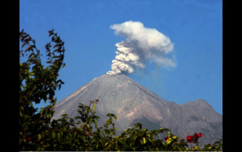 El Volcán de Colima emite exhalación con bajo contenido de ceniza, informa el coordinador Nacional de Protección Civil. EL INFORMADOR / ARCHIVO