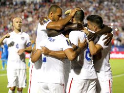 Jugadores de EU celebran el triunfo de este martes ante Honduras. NTX / O. Vega