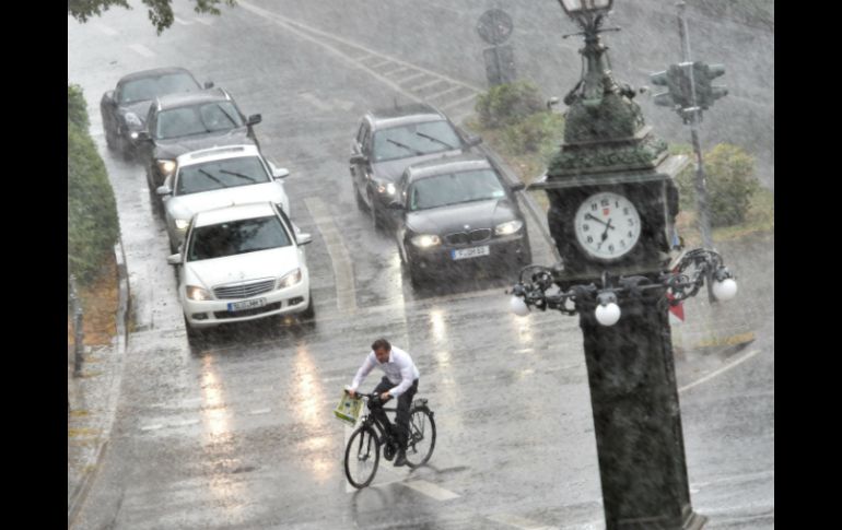 El incremento de lluvias extremas coincide con el aumento de temperatura en la capa inferior de la atmósfera debido al cambio climático EFE / ARCHIVO