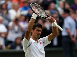 Djokovic celebra su victoria ante Cilic. El serbio aguarda por el ganador del duelo entre Stanislas Wawrinka y Richard Gasquet. AFP / J. Tallis