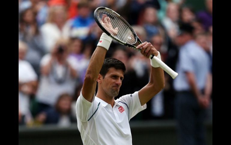 Djokovic celebra su victoria ante Cilic. El serbio aguarda por el ganador del duelo entre Stanislas Wawrinka y Richard Gasquet. AFP / J. Tallis