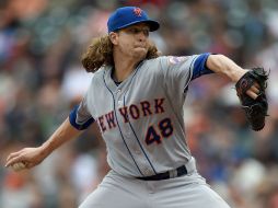 Jacob deGrom realiza uno de sus lanzamientos en la octava entrada durante el partido de ayer ante los Gigantes de San Francisco. AFP / T. Henderson