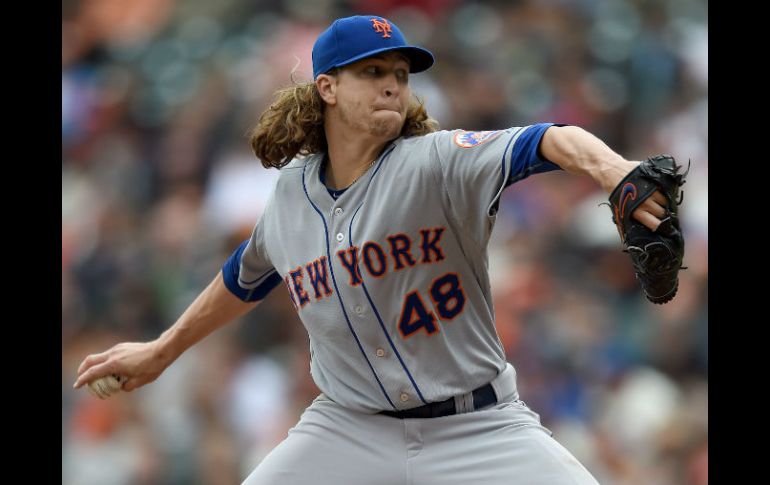 Jacob deGrom realiza uno de sus lanzamientos en la octava entrada durante el partido de ayer ante los Gigantes de San Francisco. AFP / T. Henderson