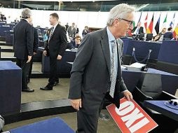 Jean-Claude Juncker (derecha), jefe de la Comisión Europea, durante el debate. REUTERS  /