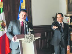 A TRABAJAR. El gobernador del Estado, Aristóteles Sandoval, tomó protesta al nuevo fiscal General de Jalisco, Eduardo Almaguer. EL INFORMADOR / F. Atilano