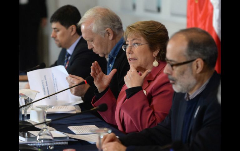 Michelle Bachelet da inicio formalmente a la segunda etapa de su mandato con una reunión de su gabinete ministerial. EFE / A. Ibañez