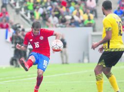 El lateral derecho de Costa Rica, Christian Gamboa, sufrió un golpe en el partido ante Jamaica y se perderá el duelo de hoy. EFE / A. ARORIZO