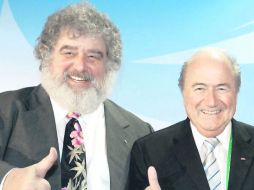 Sin credibilidad. El estadounidense Chuck Blazer (izq.) y el helvético Joseph Blatter (der.) EFE / F. May