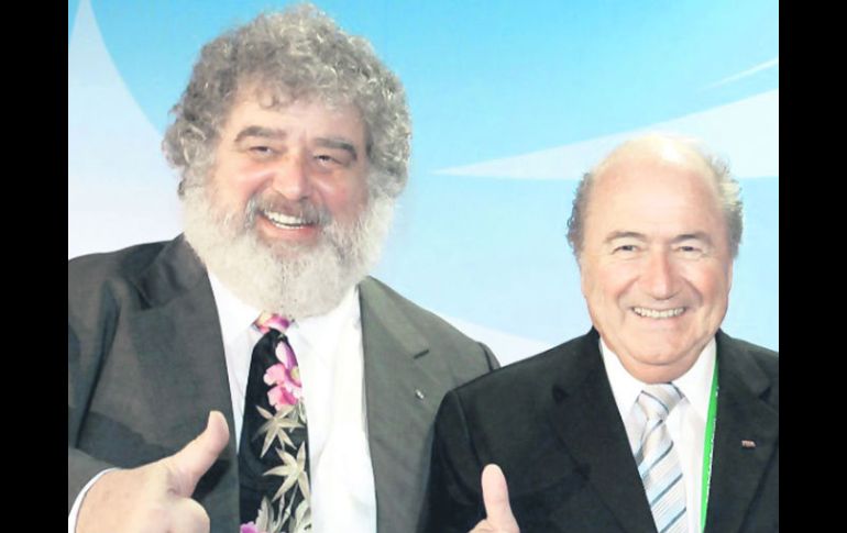 Sin credibilidad. El estadounidense Chuck Blazer (izq.) y el helvético Joseph Blatter (der.) EFE / F. May