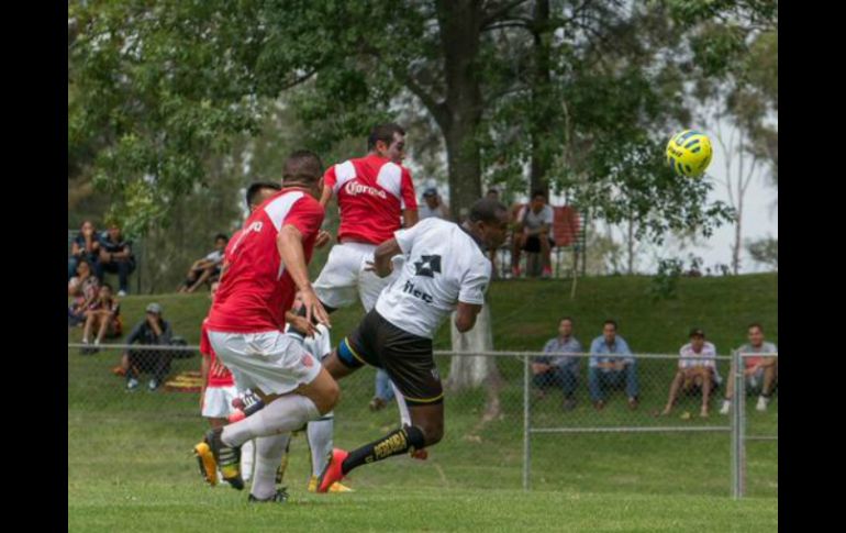 Dos goles de Leones Negros fueron realizados por Juan Luis Anangonó. TWITTER / @LeonesNegrosCF