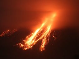 Autoridades han realizado tres sobrevuelos al volcán para monitorear y ver las condiciones físicas del coloso. EFE / U. Ruiz