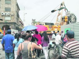 Los estrechos cruceros peatonales sobre Alcalde-16 de Septiembre, de Hidalgo a Vallarta, causaron algunos amontonamientos. EL INFORMADOR / R. Tamayo