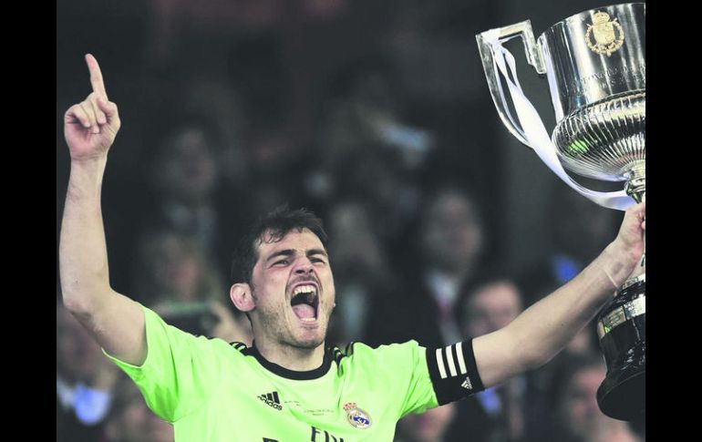 Iker Casillas fue elegido cinco veces, entre 2008 y 2012, el mejor arquero del mundo. AFP /