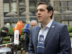 Tsipras pide a sus socios que tomen una decisión que sirva de base al BCE para aumentar las líneas de liquidez de emergencia. AFP / T. Charlier