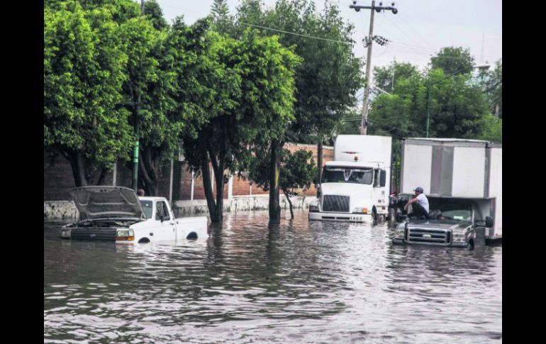 Así han lucido algunas calles y avenidas de la zona metropolitana durante el presente temporal. EL INFORMADOR / R. Tamayo