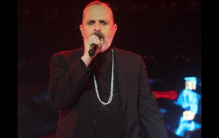 Miguel Bosé, además de cantar, entregará uno de los principales premios de la noche. NTX / ARCHIVO