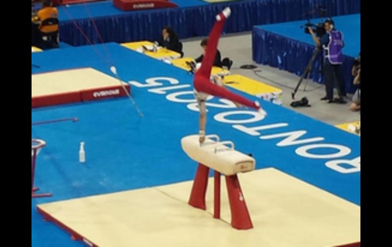 Corral Barrón, medallista mundial en Bélgica 2013 logró su mejor puntaje en las barras con 15.100. TWITTER / @CONADE