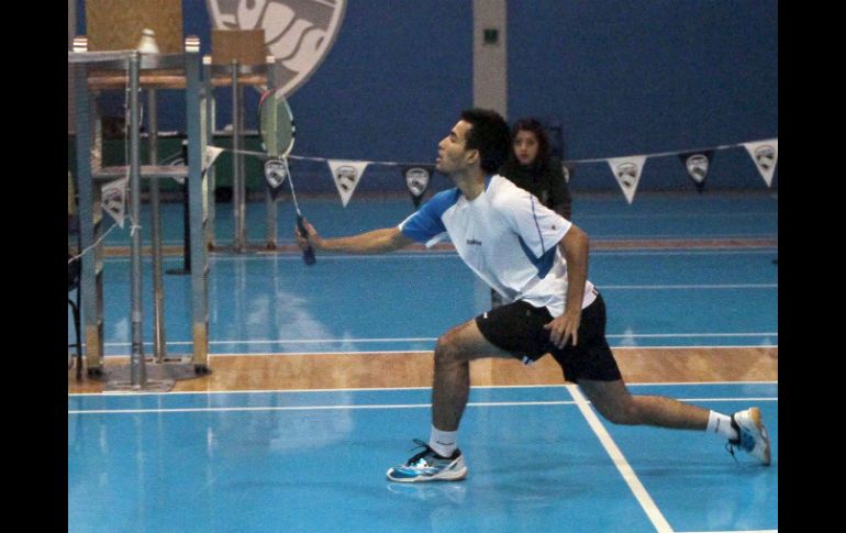 Lino Muñoz no pudo acceder a las semifinales del torneo de bádminton. NTX / ARCHIVO