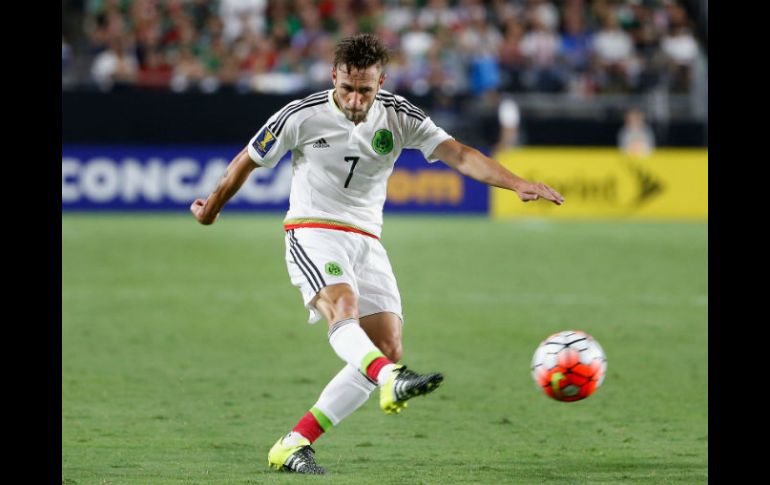 Layún realiza un disparo durante el partido de México ante Guatemala disputado el domingo pasado, donde el resultado fue un empte 0-0. AFP / C. Petersen