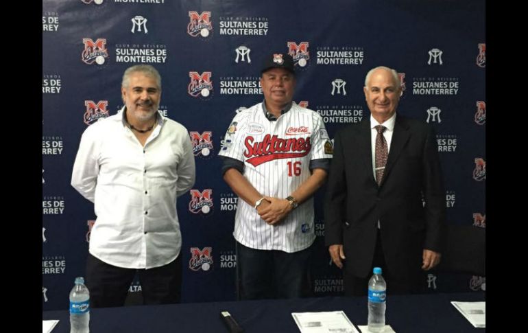 El dominicano Félix Fermín regresó a los controles de Sultanes, que así quieren enderezar una mala campaña. FACEBOOK / SultanesOficial